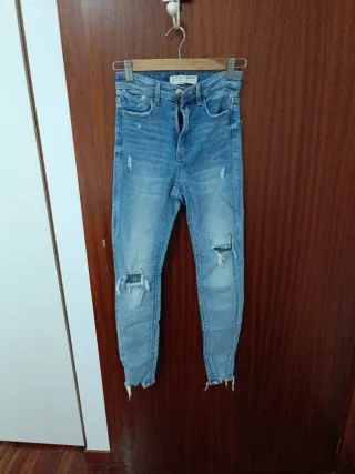 Pantalón vaquero Stradivarius Roto Talla XS