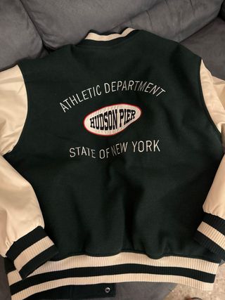 Chaqueta Bomber Zara Verde y Blanca