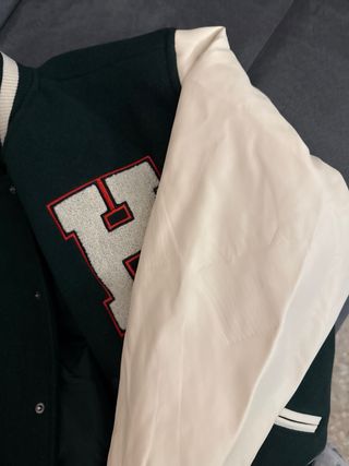 Chaqueta Bomber Zara Verde y Blanca