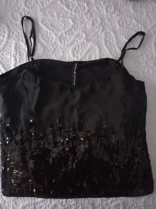 Top negro Stradivarius lentejuelas