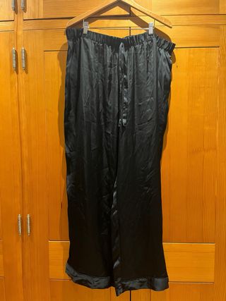 Conjunto Pijama Satén Negro Primark