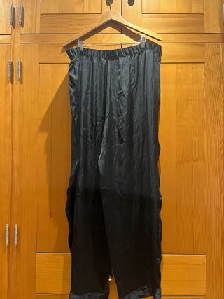 Conjunto Pijama Satén Negro Primark