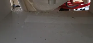 Lavabo Roca con mueble beige y mármol