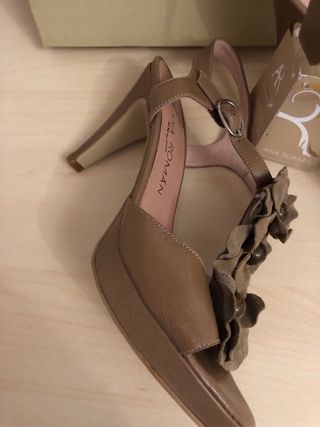 Sandalias Ana Román Piel Tacon Flores