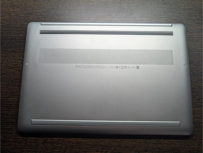 Portátil HP 15.6 Ryzen 5 16GB RAM 1TB SSD afbeelding 2