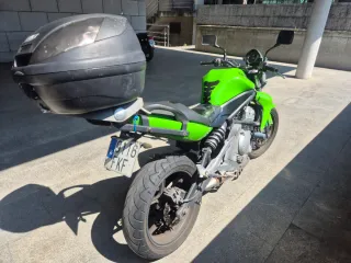 Kawasaki ER6n Verde.