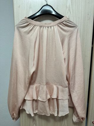 Camisa Zara volantes rosa talla S