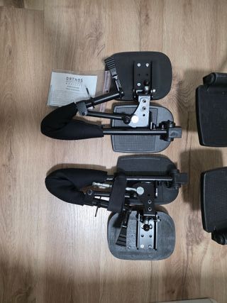 Silla de ruedas plegable con accesorios