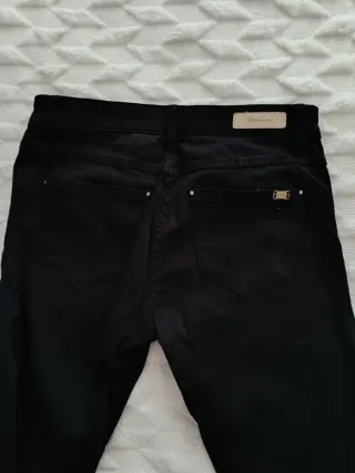 Pantalón pitillo negro