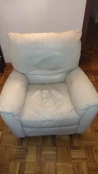 Butaca reclinable cómoda de piel color crema