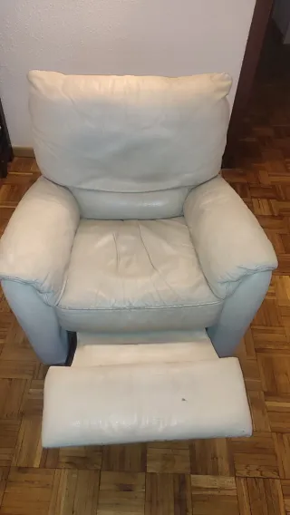Butaca reclinable cómoda de piel color crema
