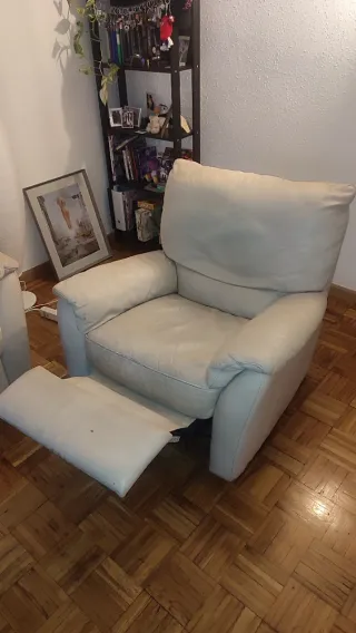 Butaca reclinable cómoda de piel color crema