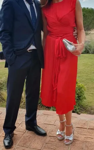 Vestido Zara satinado rojo. Talla S