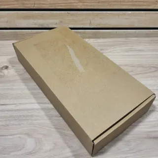 Cabezal de ducha plateado y blanco