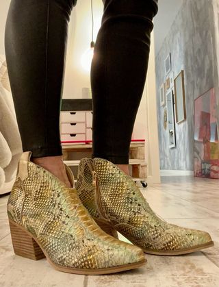 Botines cowboy dorados y verdes