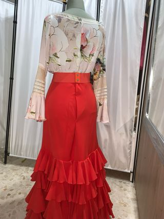 Traje de flamenca volantes flor