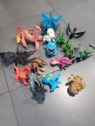 Lote de figuras de dragones