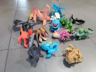 Lote de figuras de dragones