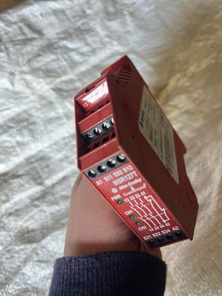 Relé de seguridad Allen-Bradley MSR127T