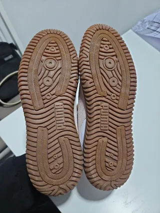 Zapatillas Puma de Mujer colo Beige y Blanco