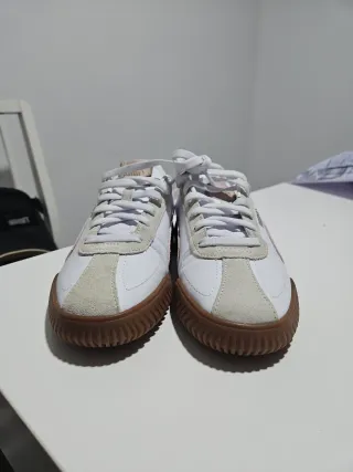 Zapatillas Puma de Mujer colo Beige y Blanco