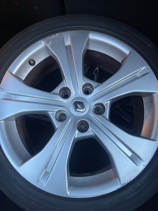 Llantas 17 Renault Megane 3 5x114.3 con neumáticos
