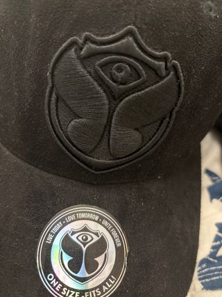 Dos gorras cada una a 15€ Gorras Negras con Logo