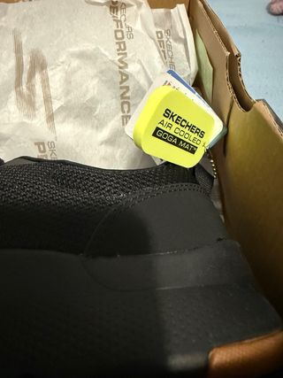 Zapatillas Skechers Negras y Marrones