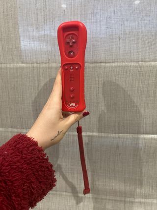 Nintendo Wii + 4 mandos + cables + Sensor Bar