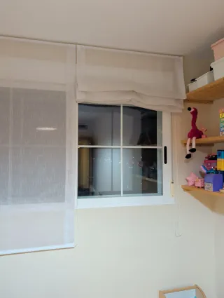 Dos estores 105 cm de tela blancos para ventana