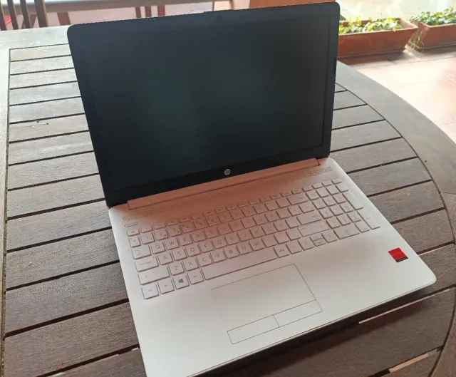 Portátil HP 256GB SSD 8GB RAM Blanco