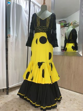 Traje de Flamenca Amarillo y Negro