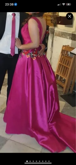 Vestido de fiesta rosa con flores