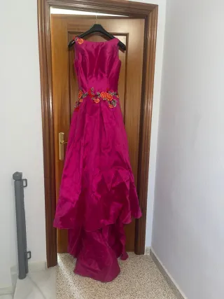 Vestido de fiesta rosa con flores