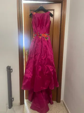 Vestido de fiesta rosa con flores