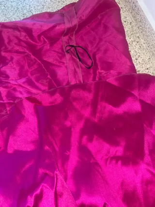 Vestido de fiesta rosa con flores