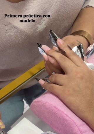 CURSO DE UÑAS Y PESTAÑAS