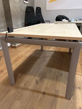 Mesa de oficina madera y metal
