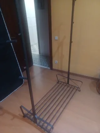 Burra perchero de metal gris