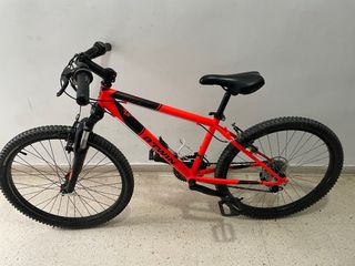 Bicicleta infantil Rockraider 500 roja