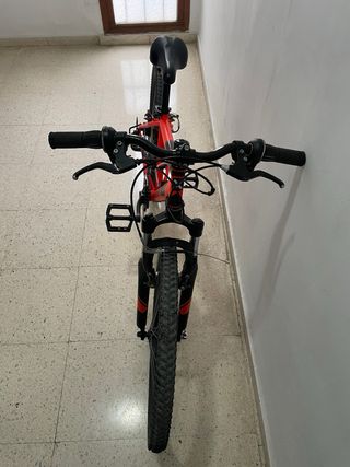 Bicicleta infantil Rockraider 500 roja