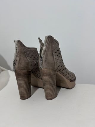 Stivaletti estivi traforati tacco tortora