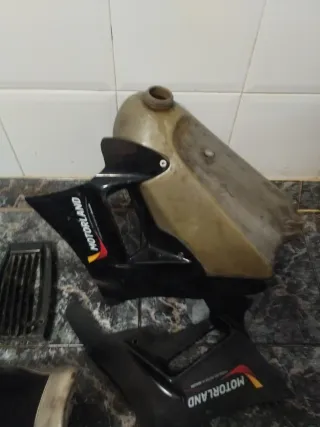 Depósito y tapas asiento Beta KTM