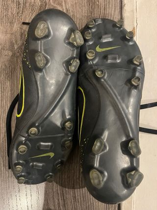 Botas de fútbol Nike con tacos