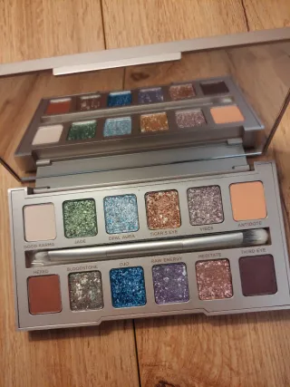 Urban Decay Stoned Vibes Paleta Sombras