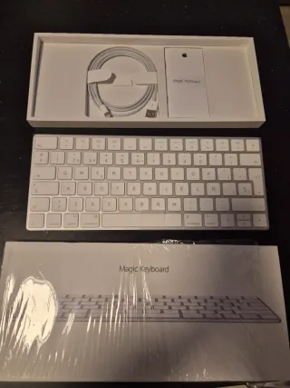 Teclado Apple Magic Keyboard Plata/Blanco - A1644