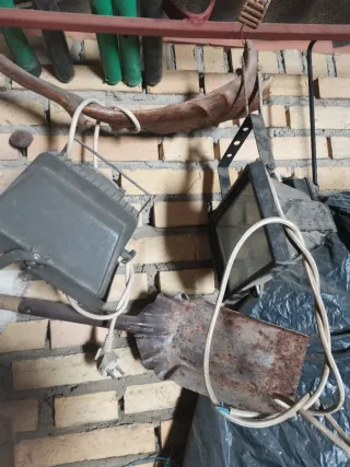 2 Focos, uno sin cristal