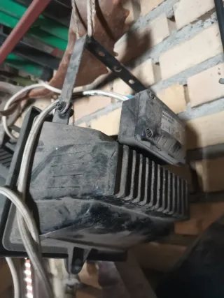 2 Focos, uno sin cristal