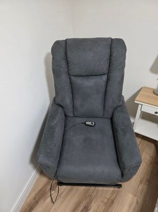 Sillón eléctrico gris muy confortable