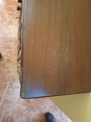 Taquillón de madera tallada URGE